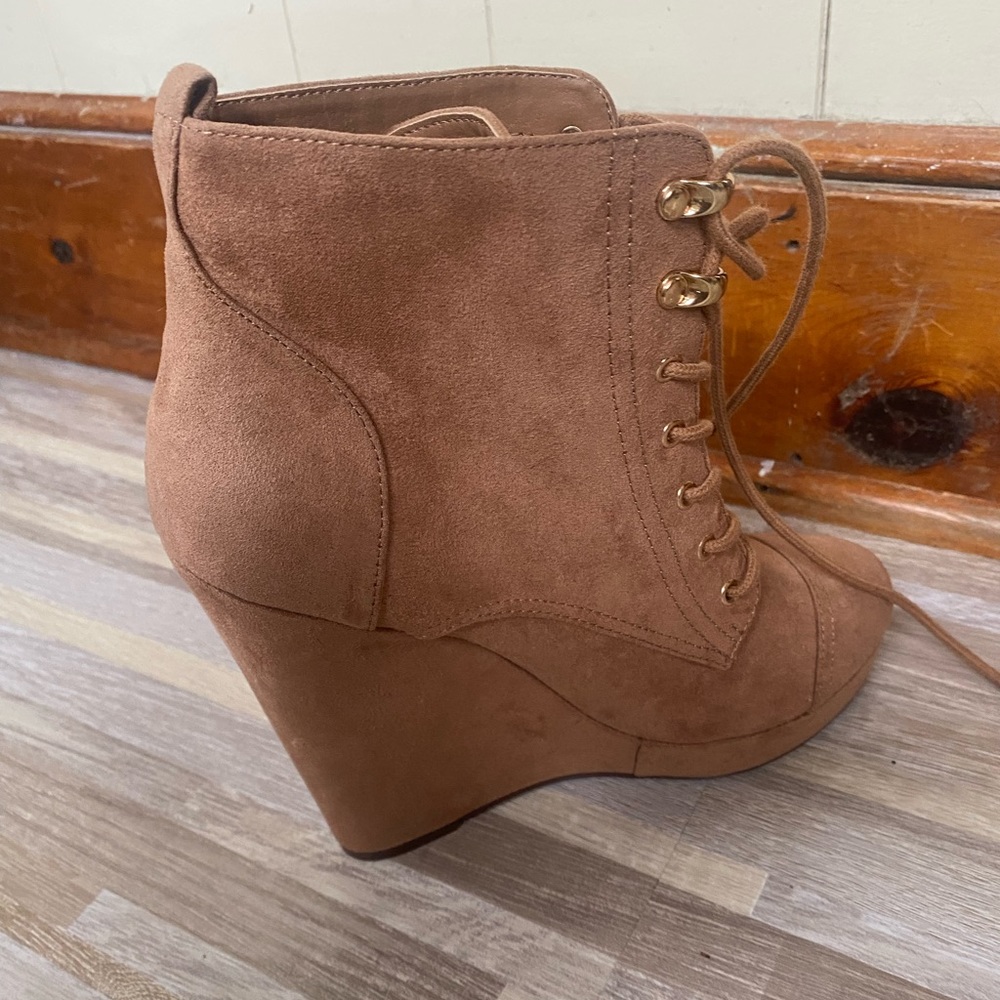 Forever 21 Tan Light Brown Soft Suede Booties (8)